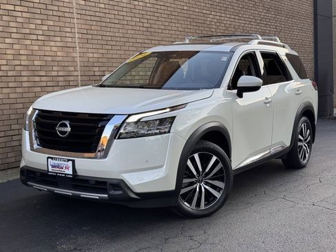 Used 2024 Nissan Pathfinder Platinum w/ Cargo Package image 42