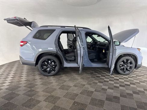Certified 2025 Honda Pilot Black Edition image 16