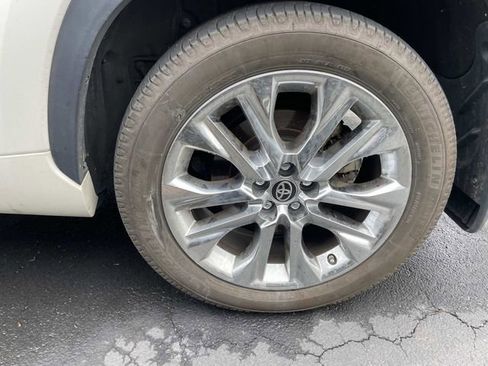 Used 2020 Toyota Highlander Limited AWD/4WD image 8