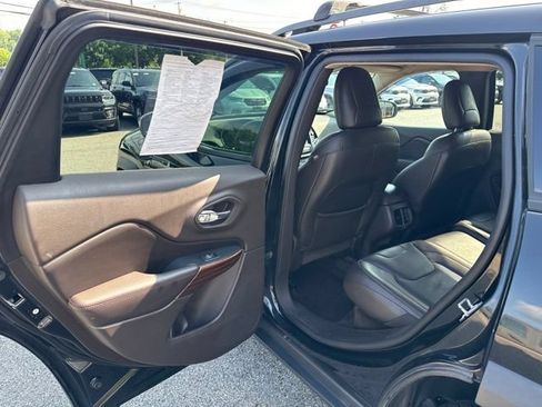 Used 2016 Jeep Cherokee Trailhawk w/ Comfort/Convenience Group AWD/4WD image 18