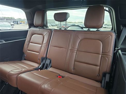 Used 2024 Lincoln Navigator Reserve image 14