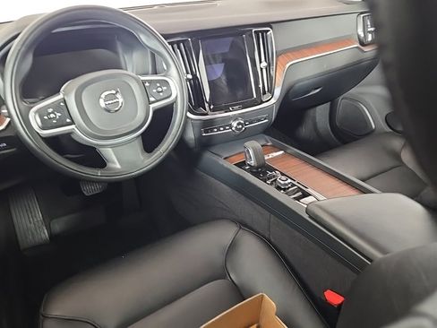 Certified 2022 Volvo S60 B5 Momentum w/ Premium Package image 15
