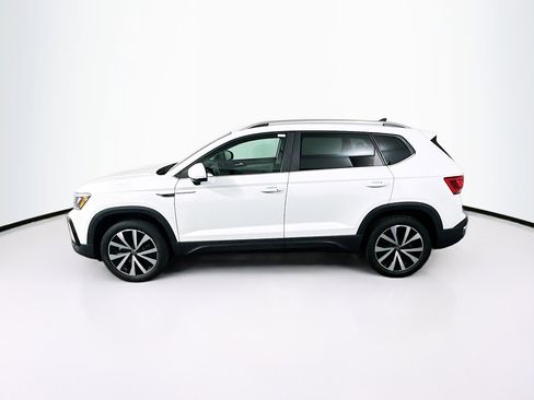 Used 2023 Volkswagen Taos SE FWD image 4