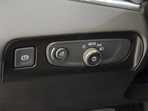 Used 2020 Buick Enclave Premium w/ Sun and Sites Package image 27