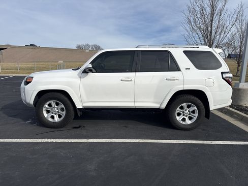 Used 2018 Toyota 4Runner SR5 Premium image 7