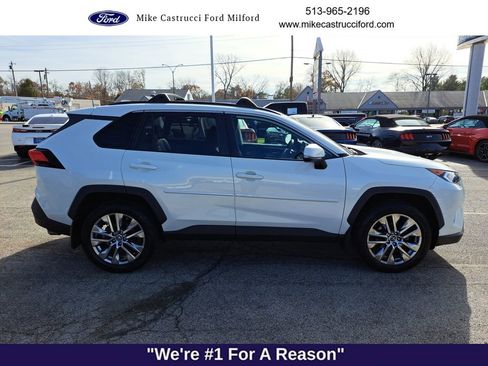 Used 2021 Toyota RAV4 XLE Premium image 6