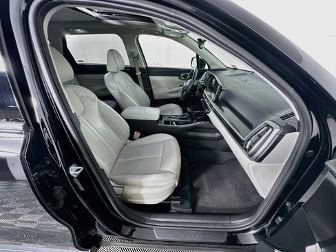 Used 2024 Kia Sorento S w/ Panoramic Sunroof Package FWD image 32