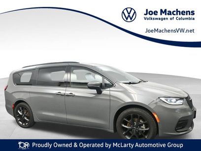 Used 2023 Chrysler Pacifica Touring-L w/ S Appearance Package