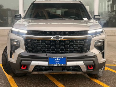 New 2026 Chevrolet Traverse Z71 w/ Enhanced Driving Package image 3