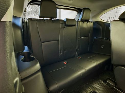 Used 2025 Toyota Highlander XLE image 28