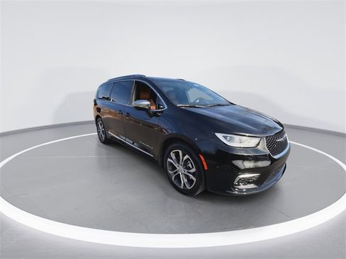 New 2026 Chrysler Pacifica Pinnacle image 2