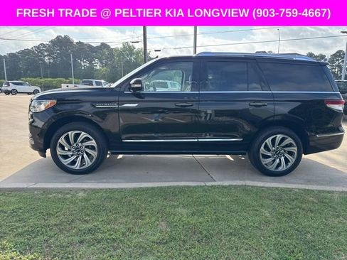 Used 2023 Lincoln Navigator Reserve image 2