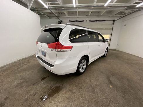Used 2012 Toyota Sienna LE image 6