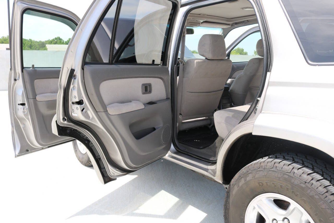 Used 2002 Toyota 4Runner SR5 AWD/4WD image 86
