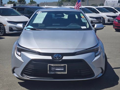 Used 2024 Toyota Corolla LE w/ LE Convenience Package FWD image 2