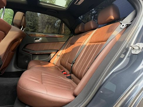 Used 2011 Mercedes-Benz E 550 4MATIC Sedan image 12