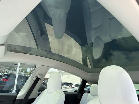 Used 2025 Tesla Model Y Long Range AWD/4WD image 15