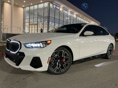 New 2026 BMW 550e xDrive w/ Executive Package image 1