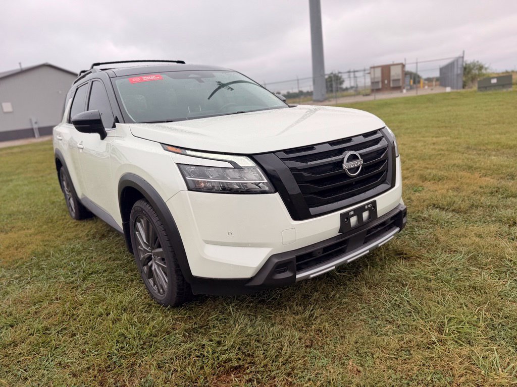 Certified 2024 Nissan Pathfinder SL w/ SL Premium Package FWD image 3