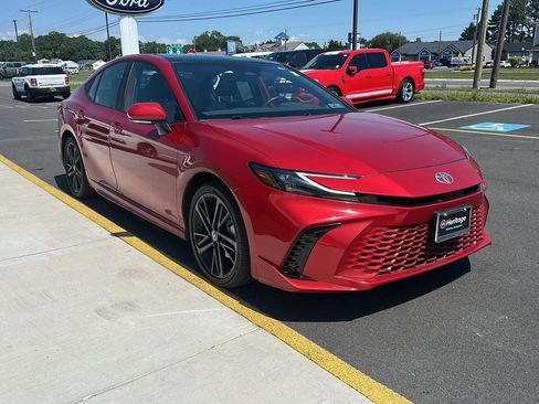 Used 2025 Toyota Camry XSE AWD/4WD image 3