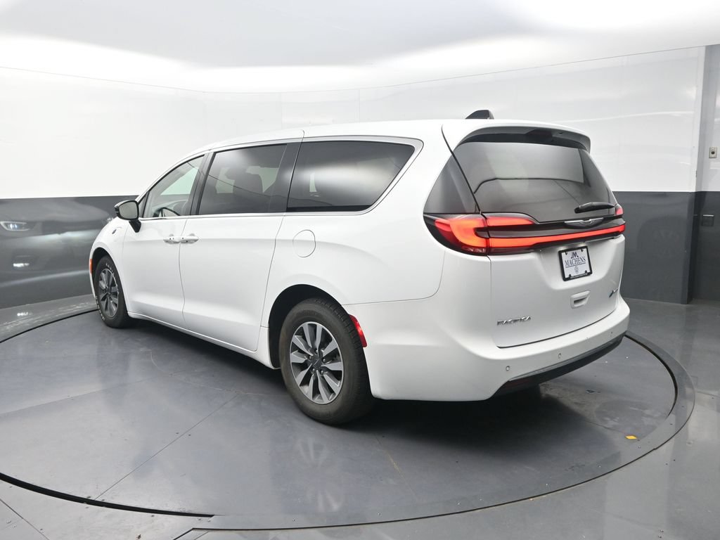 Used 2024 Chrysler Pacifica Limited FWD image 8