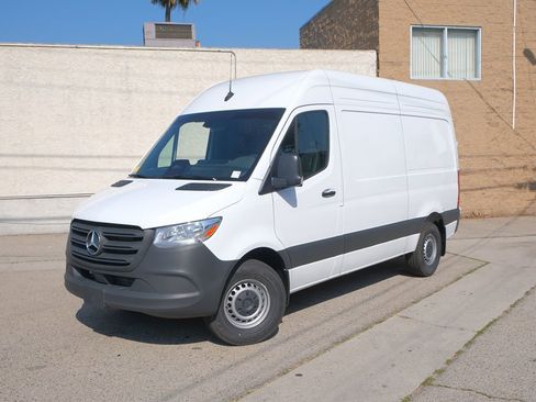 Used 2025 Mercedes-Benz Sprinter 2500 image 1