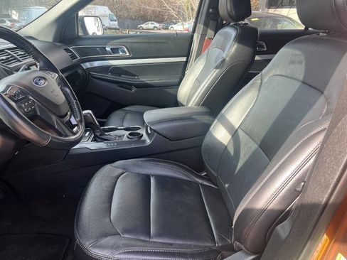 Used 2017 Ford Explorer XLT w/ Equipment Group 202A FWD image 6