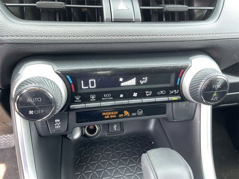 Used 2022 Toyota RAV4 XLE image 18