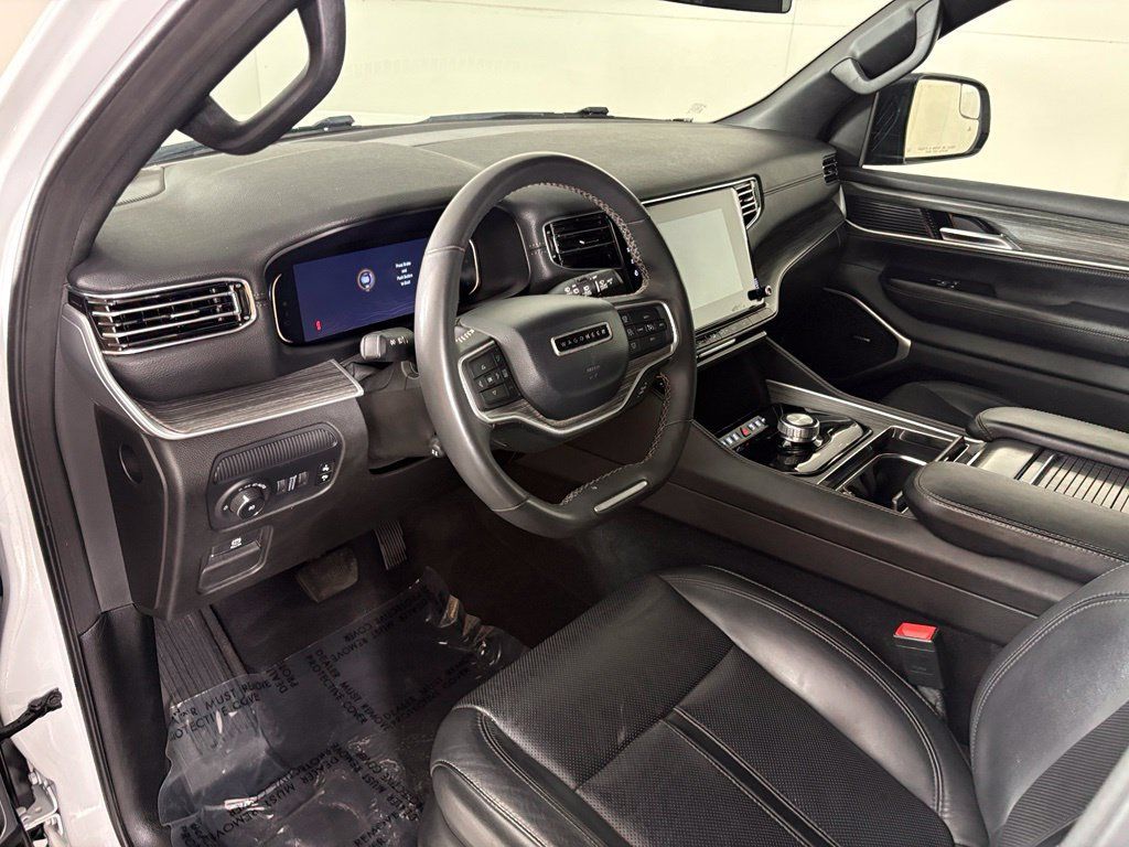 Used 2024 Jeep Wagoneer Series II w/ Flexible Seating Group RWD image 16