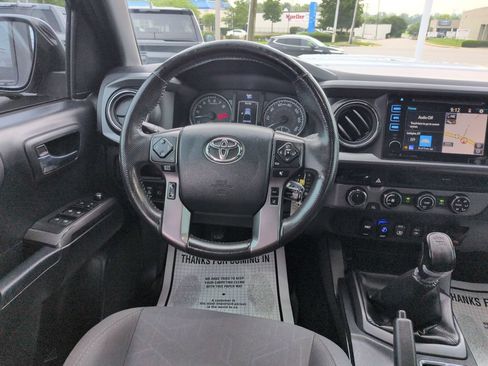 Used 2018 Toyota Tacoma TRD Sport AWD/4WD image 13