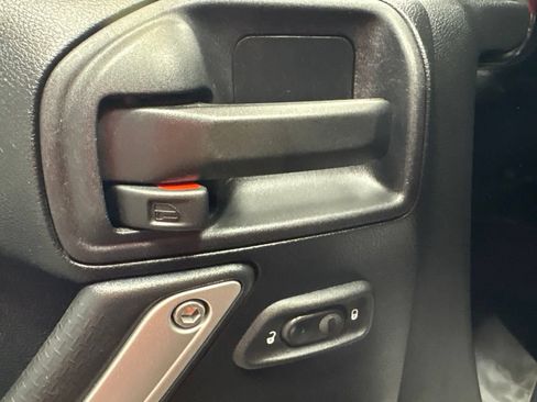 Used 2016 Jeep Wrangler Unlimited Rubicon AWD/4WD image 13