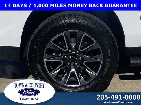 Used 2024 Chevrolet Suburban Z71 w/ Luxury Package image 9