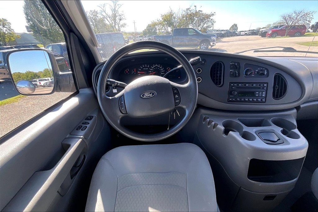 Used 2008 Ford E-350 and Econoline 350 XLT RWD image 5