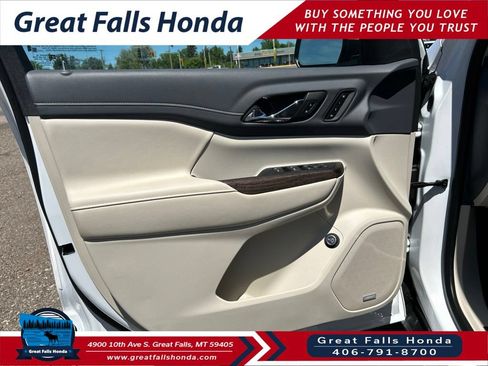 Used 2023 GMC Acadia Denali AWD/4WD image 12