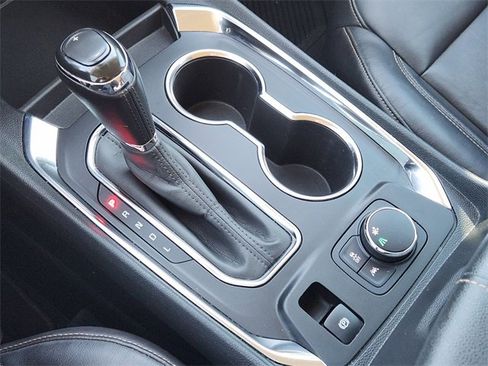 Used 2020 Chevrolet Traverse LT w/ LPO, Blackout Package image 20