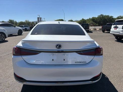 Used 2019 Lexus ES 300h w/ Accessory Package 2 FWD image 5