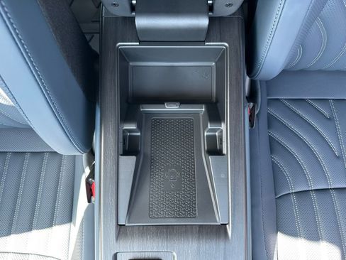 Used 2025 Nissan Ariya Platinum image 19