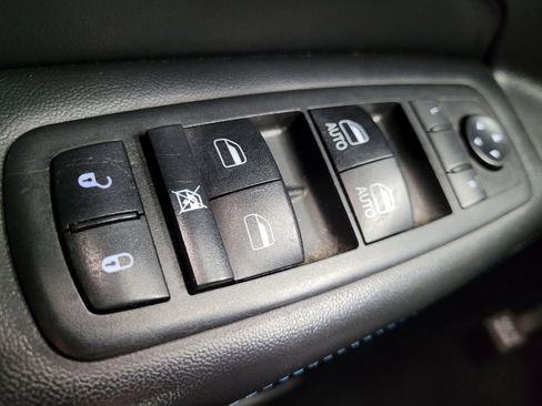 Used 2019 Jeep Grand Cherokee Laredo image 27