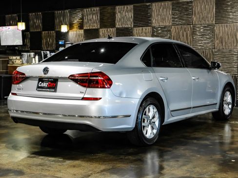 Used 2017 Volkswagen Passat 1.8T S FWD image 7