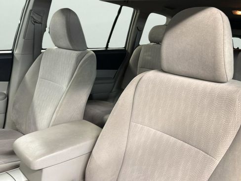 Used 2011 Toyota Highlander 2WD image 10