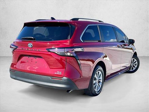 Used 2024 Toyota Sienna XLE image 2