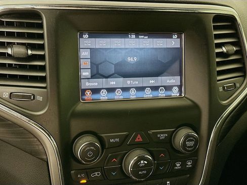 Used 2019 Jeep Grand Cherokee Laredo AWD/4WD image 20