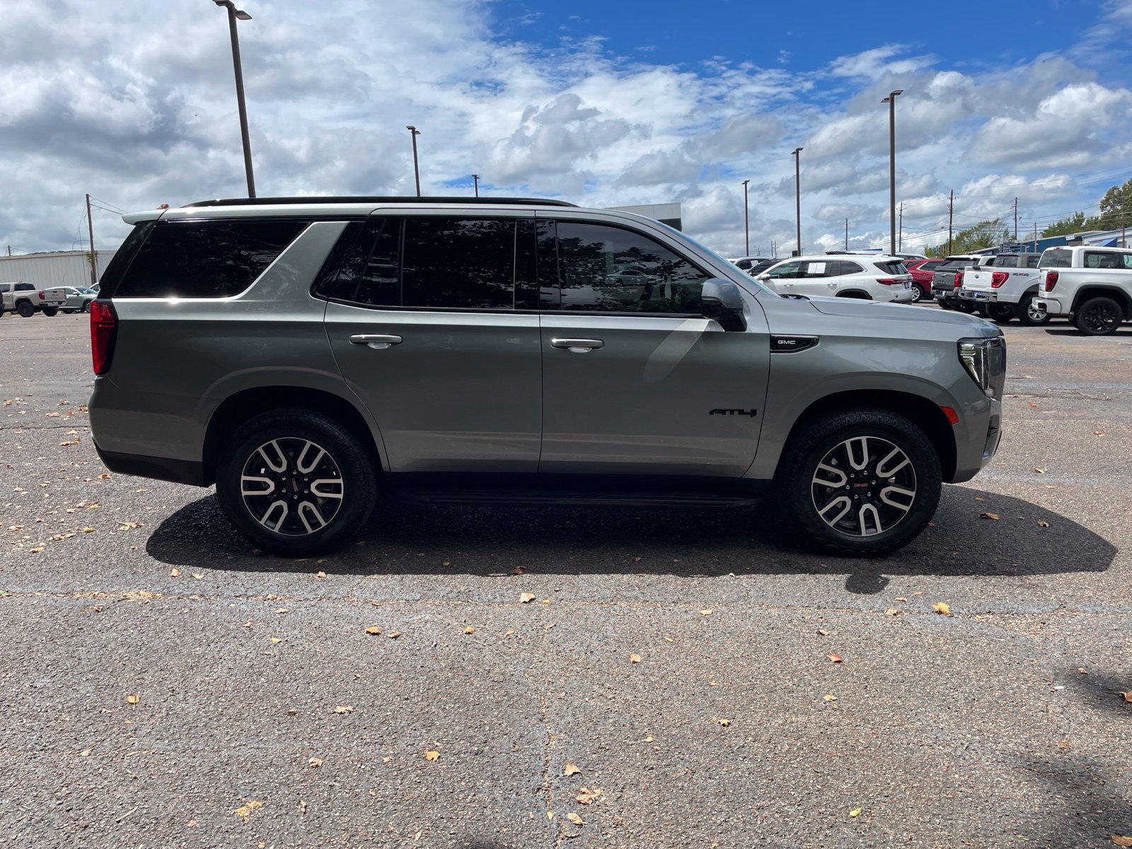 Used 2024 GMC Yukon AT4 w/ Technology Package AWD/4WD image 7