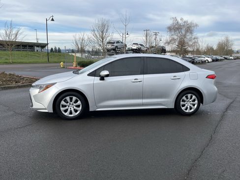 Used 2025 Toyota Corolla LE image 2