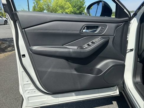 Certified 2025 Nissan Rogue SL w/ Tech Package AWD/4WD image 12