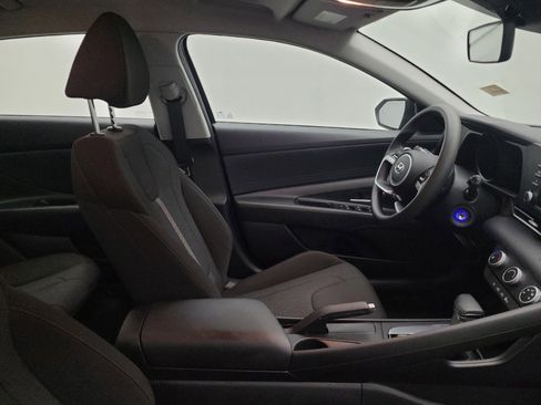 Used 2023 Hyundai Elantra SE FWD image 21