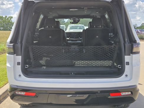 New 2026 Jeep Grand Wagoneer Limited AWD/4WD image 7