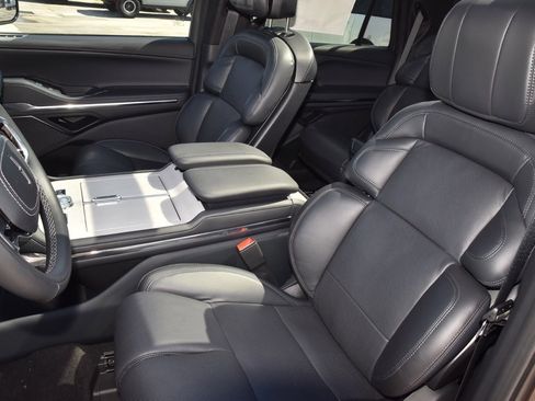 New 2025 Lincoln Navigator Reserve w/ Jet Appearance Package image 36