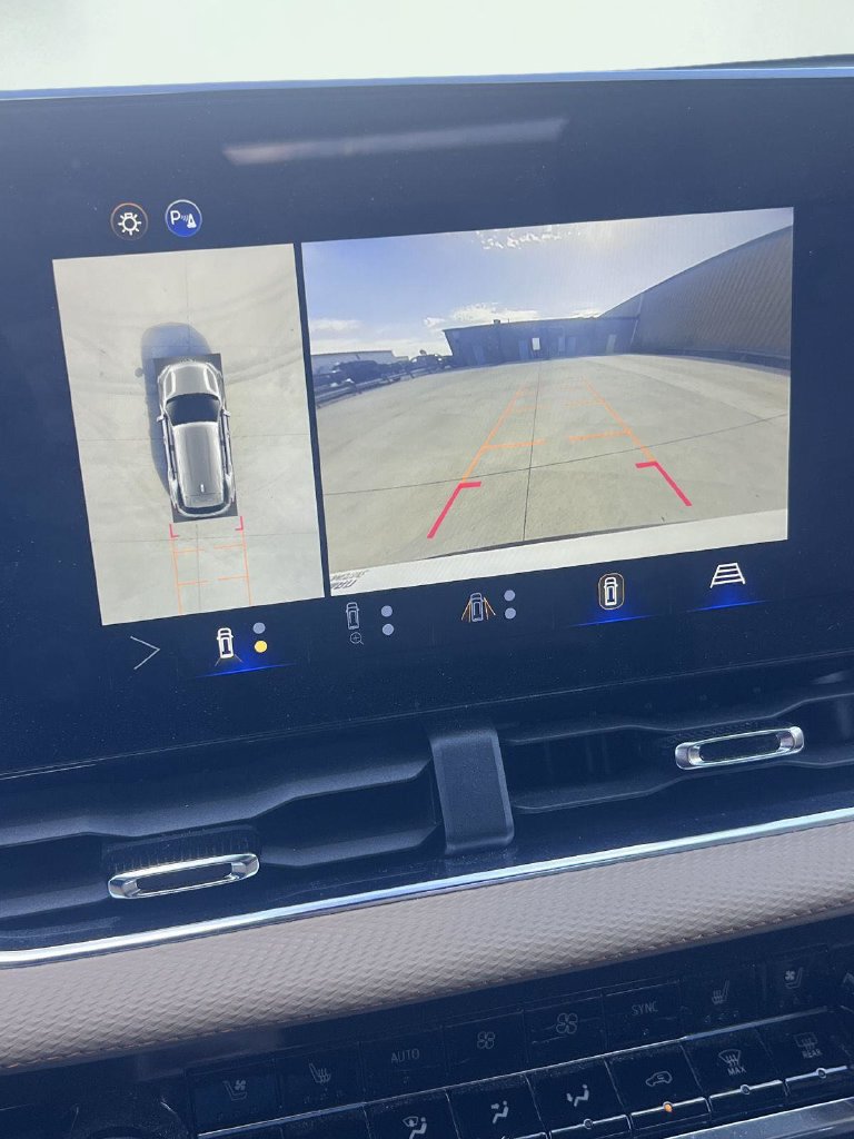 Used 2025 Chevrolet Equinox ACTIV w/ Safety and Technology Package AWD/4WD image 14