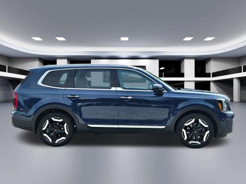 Used 2023 Kia Telluride S FWD image 5